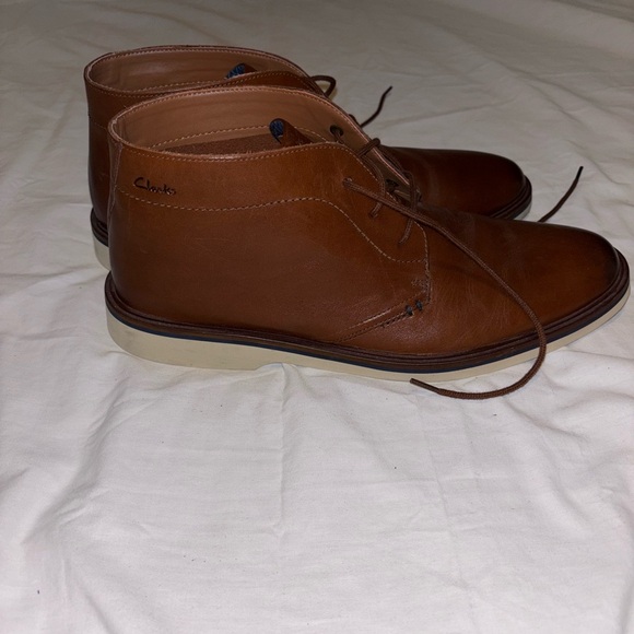Men’s Clarks Malwood Brown Chukka Boots EUC - Picture 3 of 7